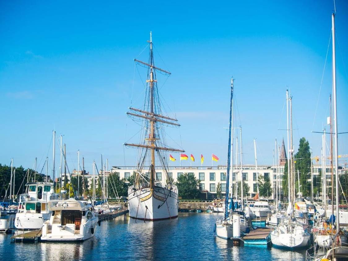 2 Slaapkamer Appartement Op De Zeedijk Van Oostende. Bagian luar foto