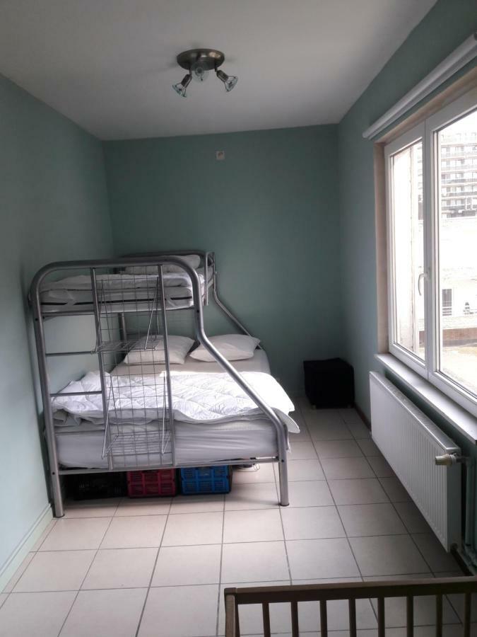 2 Slaapkamer Appartement Op De Zeedijk Van Oostende. Bagian luar foto