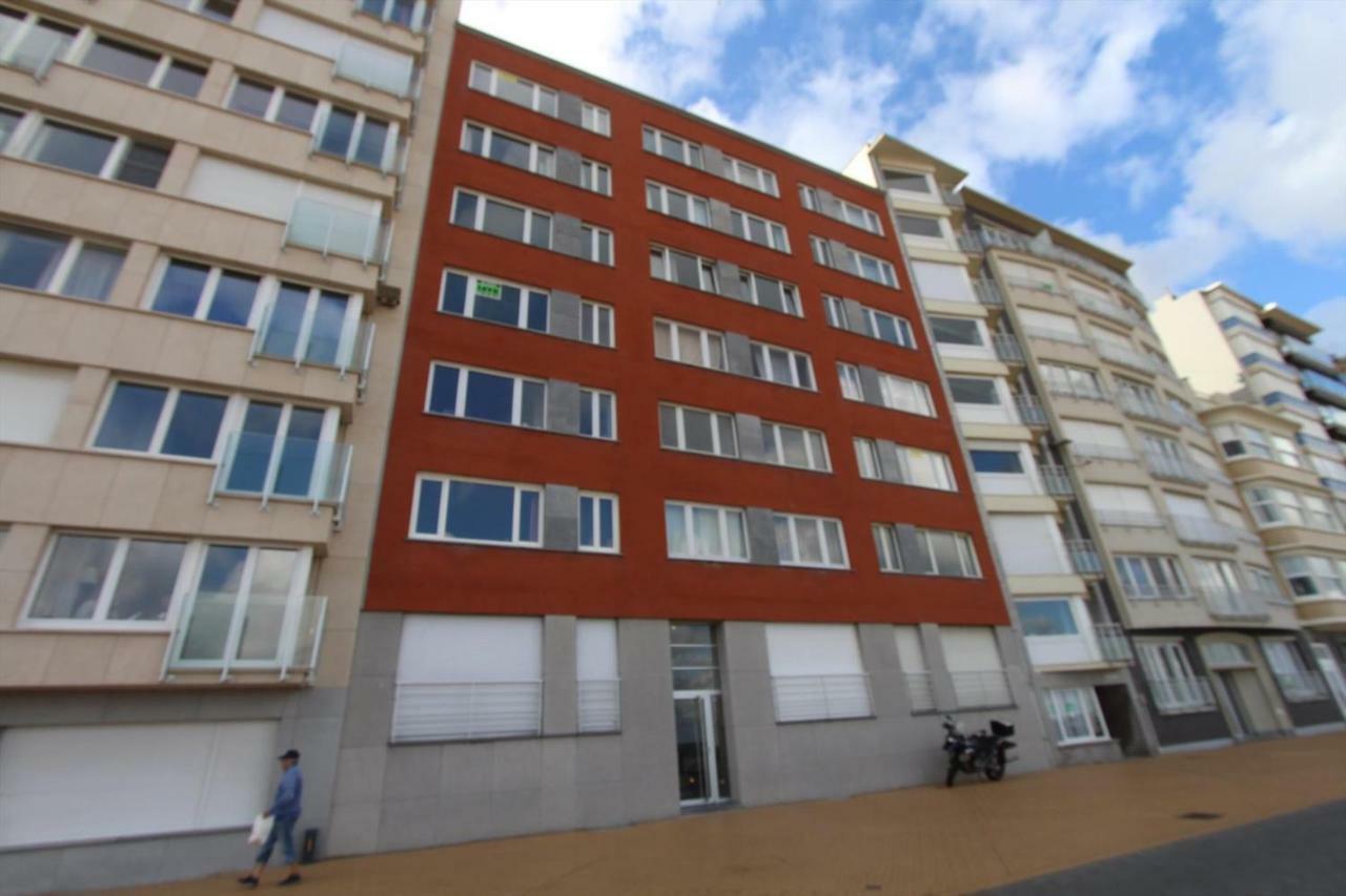 2 Slaapkamer Appartement Op De Zeedijk Van Oostende. Bagian luar foto