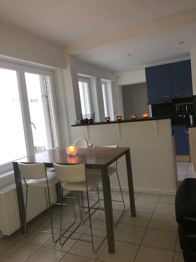 2 Slaapkamer Appartement Op De Zeedijk Van Oostende. Bagian luar foto